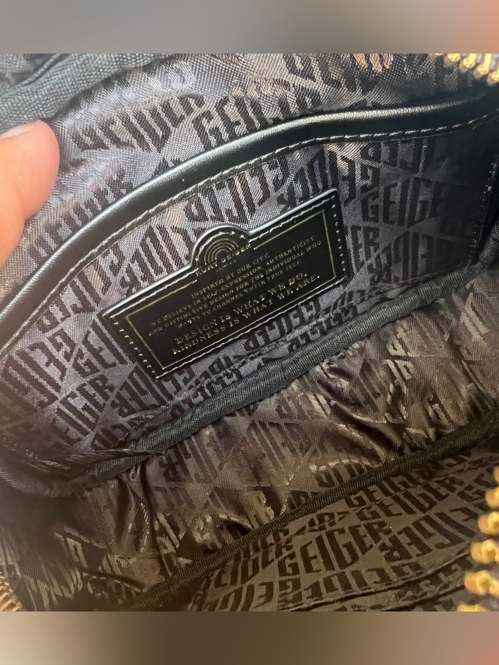 Kurt Geiger Chiswick Camera Denim Crystal Logo chain wide strap dark blue wash - Picture 12 of 17